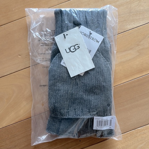 UGG Men’s Knit Flip Top Gloves/Mittens in Gray - Picture 8 of 12